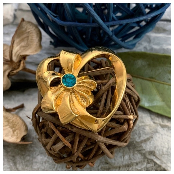 Vintage 1992 Avon May Simulated Emerald Pick Your Birthstone Heart Brooch Pin - Picture 2 of 5